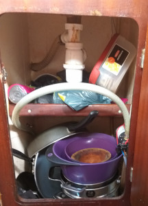 La pompe à eau de mer dans son placard